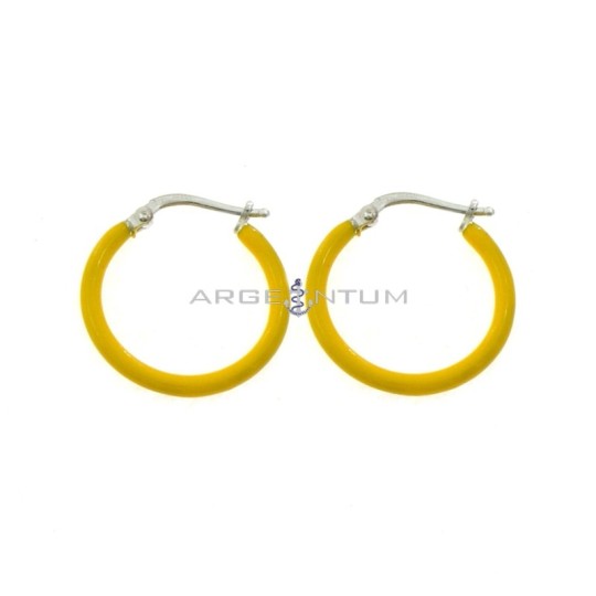 Orecchini a cerchio con chiusura a scattino smaltato giallo placcati oro bianco in argento 925
