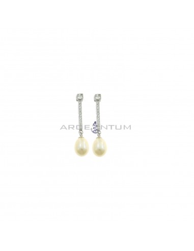Pendant earrings with rigid white zircon segment with square light point and oval pearl plated white gold in 925 silver