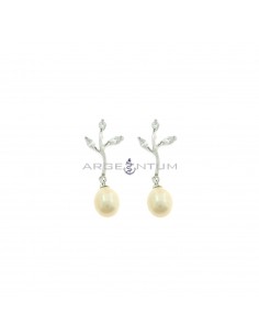 Orecchini pendenti con attacco ramo con foglie di zirconi bianchi e perla ovale placcati oro bianco in argento 925