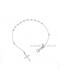 Bracciale del rosario maglia a catena con sfere faccettate e croce a lastra pendente placcato oro bianco in argento 925