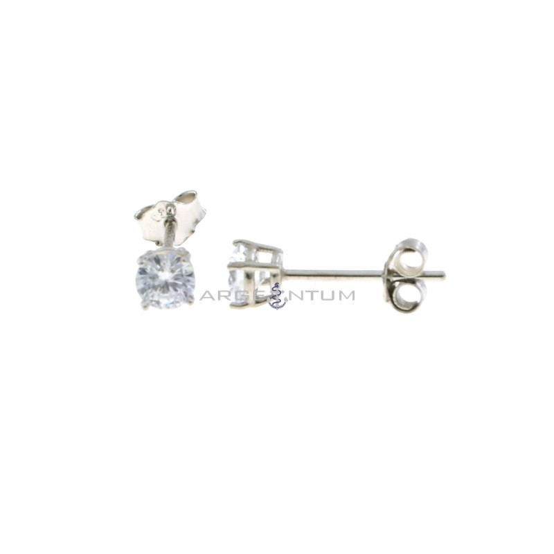 Point of light earrings with 4-prong white zircon of 4 mm on a white gold plated base in 925 silver