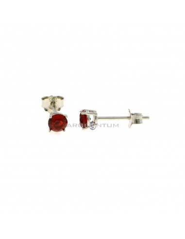 Point of light earrings with 4-prong red zircon of 4 mm on a white gold plated base in 925 silver