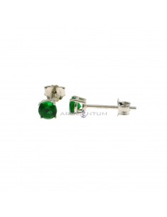 Light point earrings with 4-pronged green zircon of 4 mm on white gold plated base in 925 silver