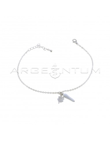 Forced mesh bracelet with central four-leaf clover pendants and white enameled horn, white gold plated in 925 silver