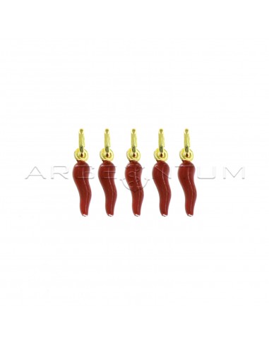 Ciondoli corni 5x18 mm smaltati rossi placcati oro giallo in argento 925 (5 pz.)
