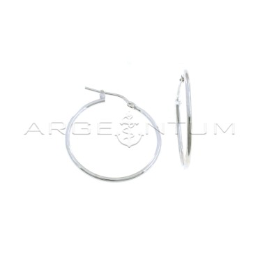 Orecchini a cerchio tubolare ø 28 mm con chiusura a scattino placcati oro bianco in argento 925