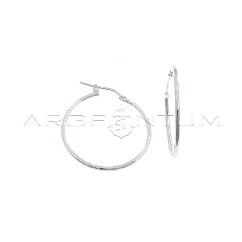 Orecchini a cerchio tubolare ø 28 mm con chiusura a scattino placcati oro bianco in argento 925