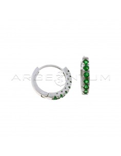 Hoop earrings with green zircons with white gold plated snap closure in 925 silver