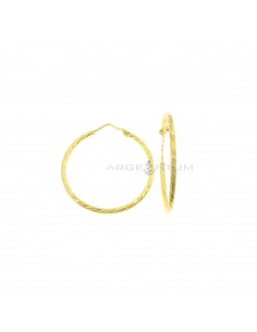 Orecchini a cerchio tubolare diamantato trasversale da ø 35 mm con chiusura a ponte placcati oro giallo in argento 925