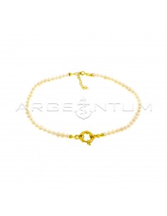 Collarino di perle coltivate in acqua dolce con anello a molla centrale placcato oro giallo in argento 925
