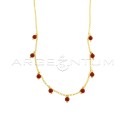 Collana maglia rolò diamantata con sfere pendenti in pasta di corallo placcata oro giallo in argento 925