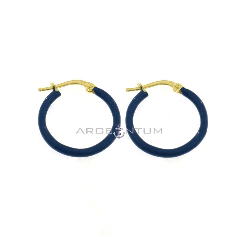 Orecchini a cerchio con chiusura a scattino smaltato blu placcati oro giallo in argento 925