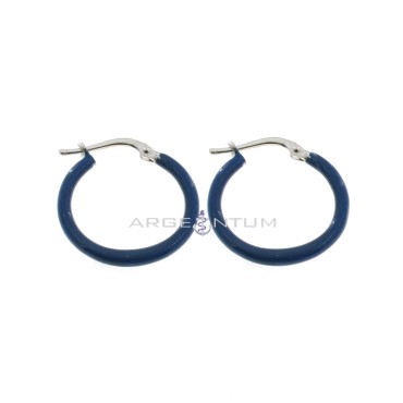 Orecchini a cerchio con chiusura a scattino smaltato blu placcati oro bianco in argento 925