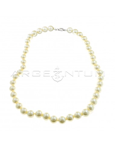 Collana di perle da ø 10 mm infilata a nodini con terminali e moschettone placcati oro bianco in argento 925 (Lunghezza 45 cm)