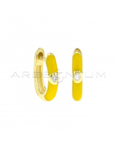 Orecchini a cerchio smaltato giallo con zircone bianco e chiusura a scattino placcati oro giallo in argento 925