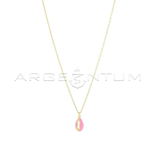 Collana maglia forzatina con ciondolo conchiglia bombata, incisa, traforata e smaltata rosa placcata oro giallo in argento 925