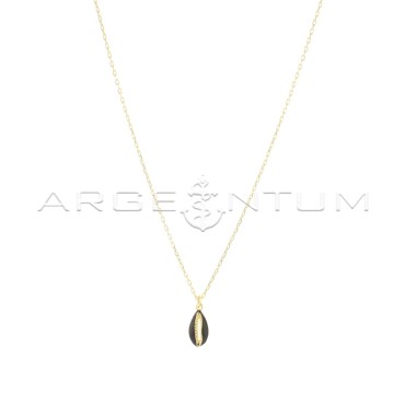 Collana maglia forzatina con ciondolo conchiglia bombata, incisa, traforata e smaltata nera placcata oro giallo in argento 925
