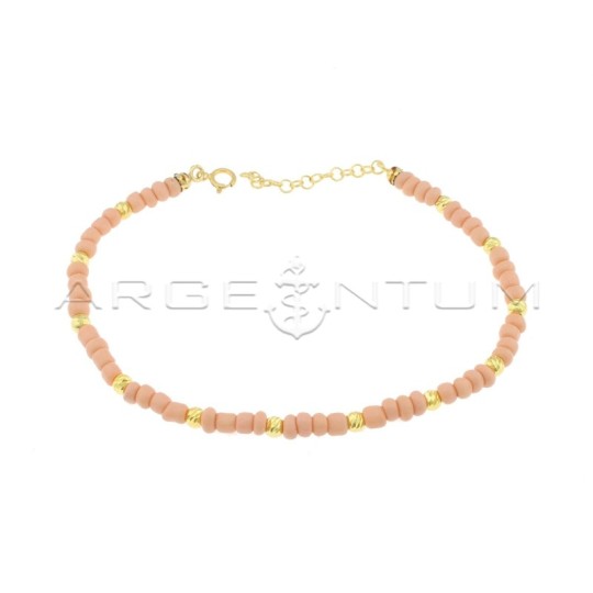Cavigliera con tubetti in resina rosa cipria e sfere diamantate placcata oro giallo in argento 925