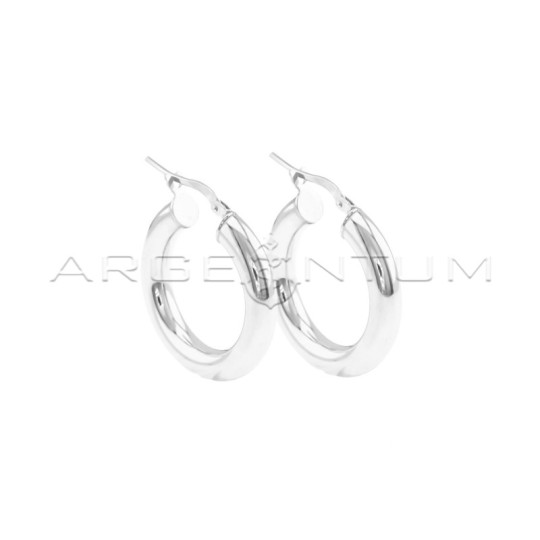Orecchini a cerchio canna tubolare ø 23 mm con chiusura a scattino placcati oro bianco in argento 925