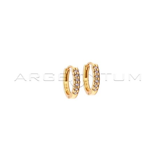 Orecchini a cerchio zirconati da ø 13 mm. con chiusura a scattino placcati oro giallo in argento 925