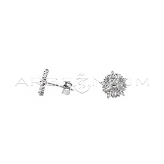 Orecchini a lobo fiore con zirconi tondi e a baguette bianchi placcato oro bianco in argento 925