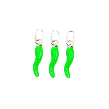 Ciondoli corni 4x13 mm smaltati verde fluo in argento 925 (3 pz.)