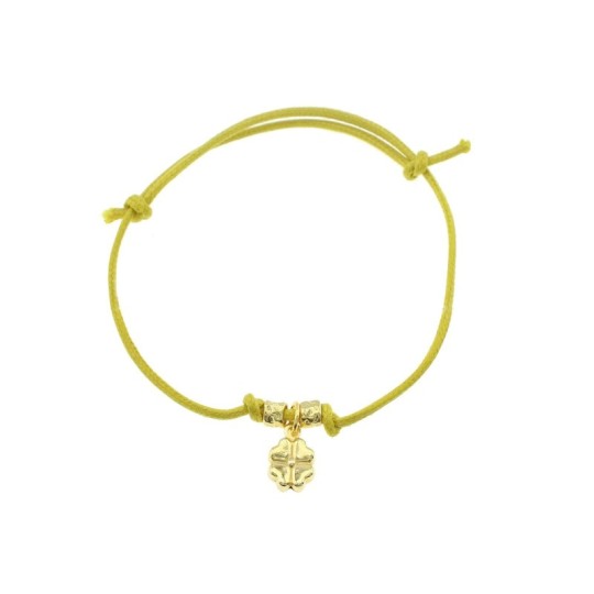 Bracciale in cordino giallo con nodi scorsoi, pepite martellate e quadrifoglio inciso accoppiato pendente placcato oro giallo in