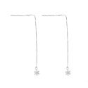 Orecchini a filo saliscendi con fiore di zirconi bianchi placcati oro bianco in argento 925