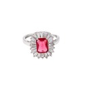 Anello regolabile con pietra rettangolare rossa in cornice di zirconi a baguette bianchi placcato oro bianco in argento 925