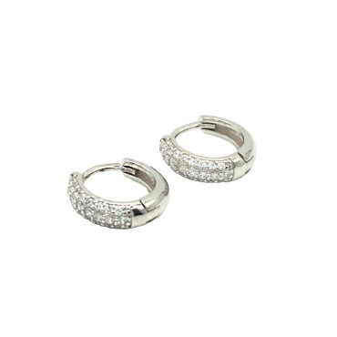 Orecchini a cerchio con chiusura a scattino semi zirconato bianco bombato placcato oro bianco in argento 925