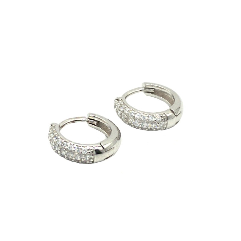 Orecchini a cerchio con chiusura a scattino semi zirconato bianco bombato placcato oro bianco in argento 925