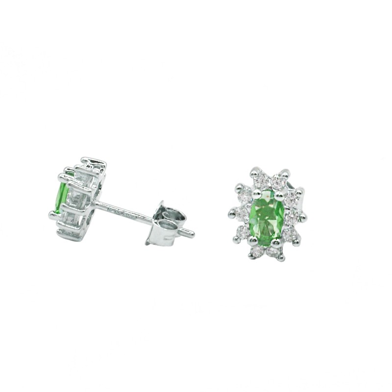 Orecchini al lobo zircone verde ovale in cornice di zirconi bianchi placcati oro bianco in argento 925