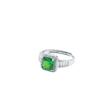 Anello regolabile quadrato con pietra verde in cornice di zirconi bianchi e gambo con baguette placcato oro bianco argento925