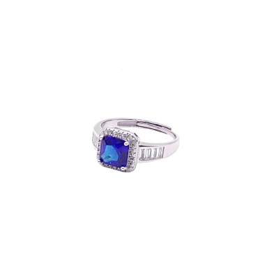 Anello regolabile quadrato con pietra blu in cornice di zirconi bianchi e gambo con baguette placcato oro bianco argento925