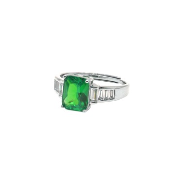 Anello regolabile rettangolo con pietra verde e gambo con baguette placcato oro bianco argento925