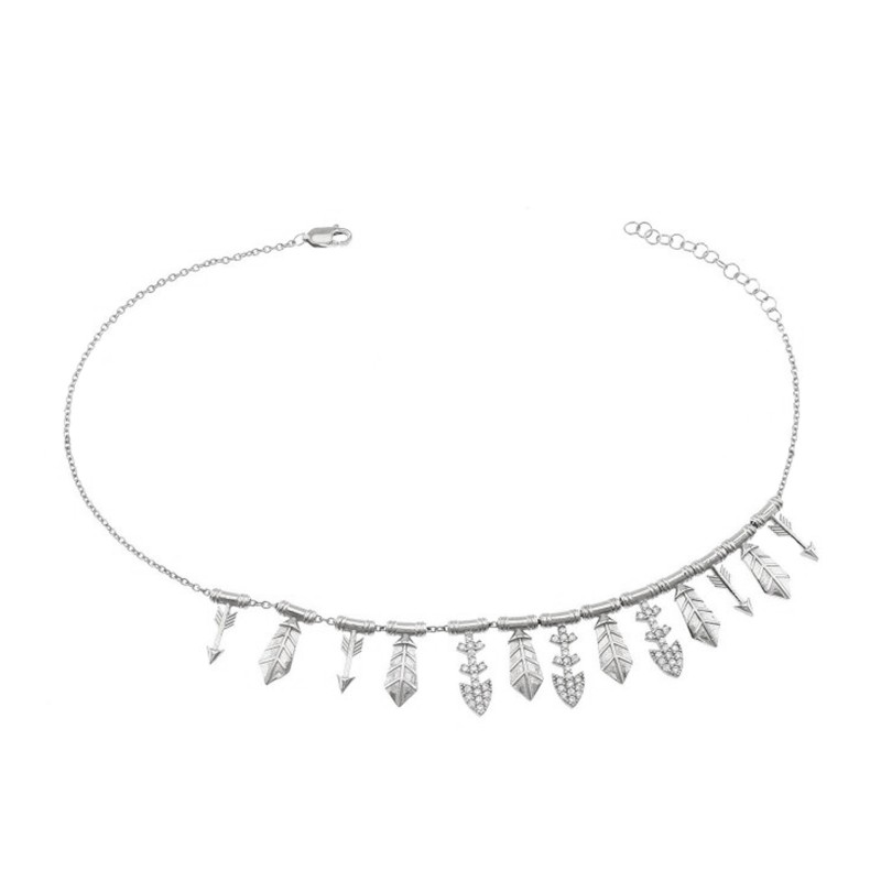 Rolo mesh anklet with passing tube pendants: white zircon pavé bone, engraved feathers and arrows, white gold plated in 925 silv
