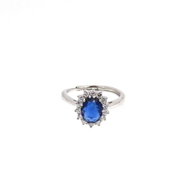 Anello regolabile con pietra ovale blu in cornice di zirconi bianchi a griffe placcato oro bianco in argento 925
