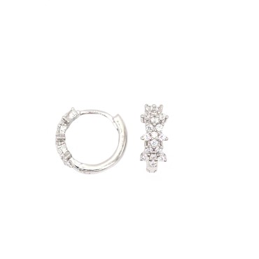 Orecchini a cerchio con chiusura a scattino con fiori zirconati bianchi placcato oro bianco in argento 925
