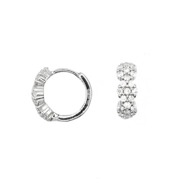 Orecchini a cerchio con chiusura a scattino con fiori tondi zirconati bianchi placcato oro bianco in argento 925