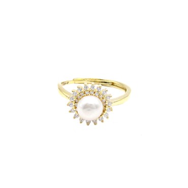 Anello regolabile margherita con perla in cornice di zirconi bianchi placcato in oro giallo in argento 925
