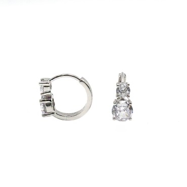 Orecchini a cerchio con chiusura a scattino con punto luce bianchi placcato oro bianco in argento925