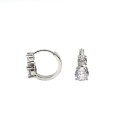 Orecchini a cerchio con chiusura a scattino con punto luce bianchi placcato oro bianco in argento925